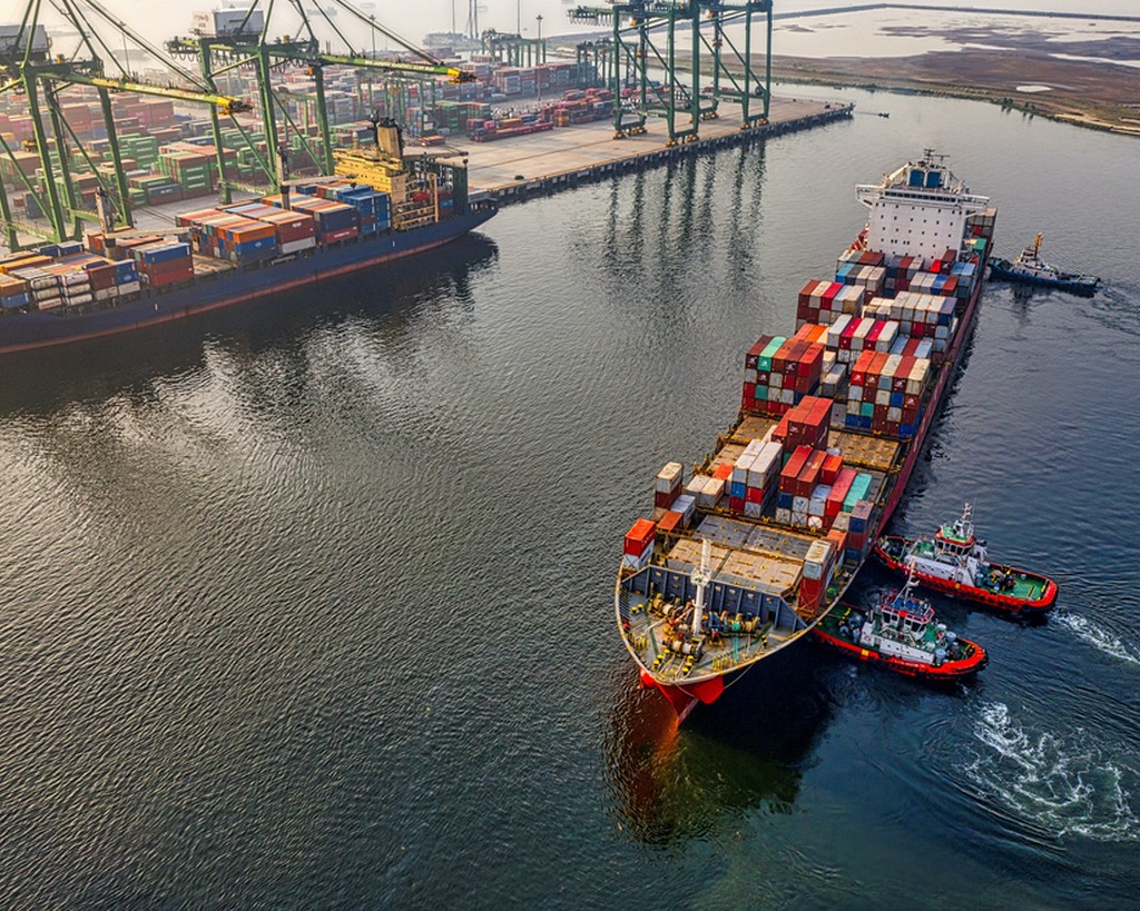 Project cargo vessel leaving port